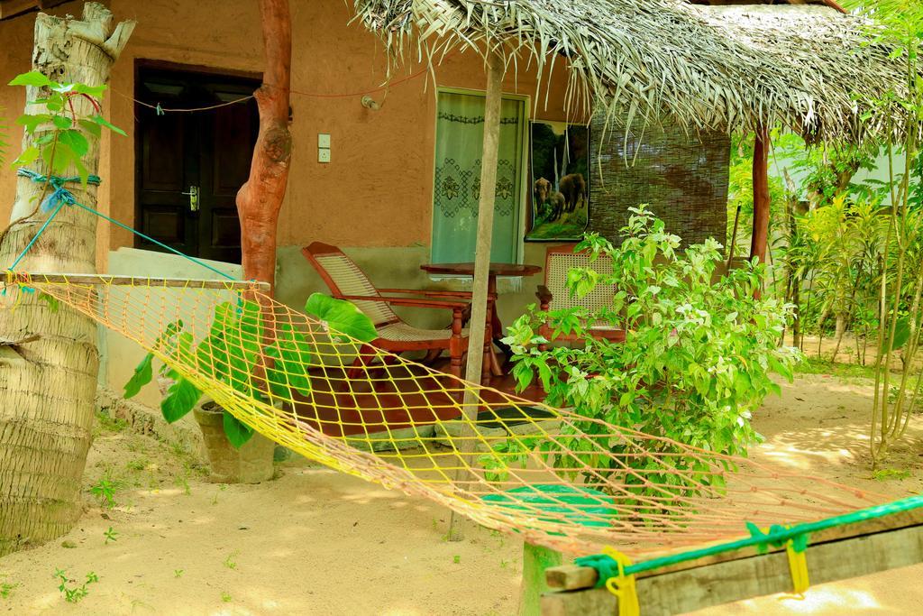 Natural Cabanas Kanattagoda Exterior photo