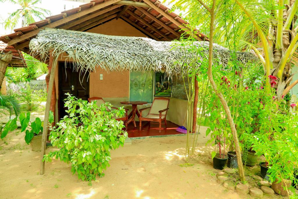 Natural Cabanas Kanattagoda Exterior photo